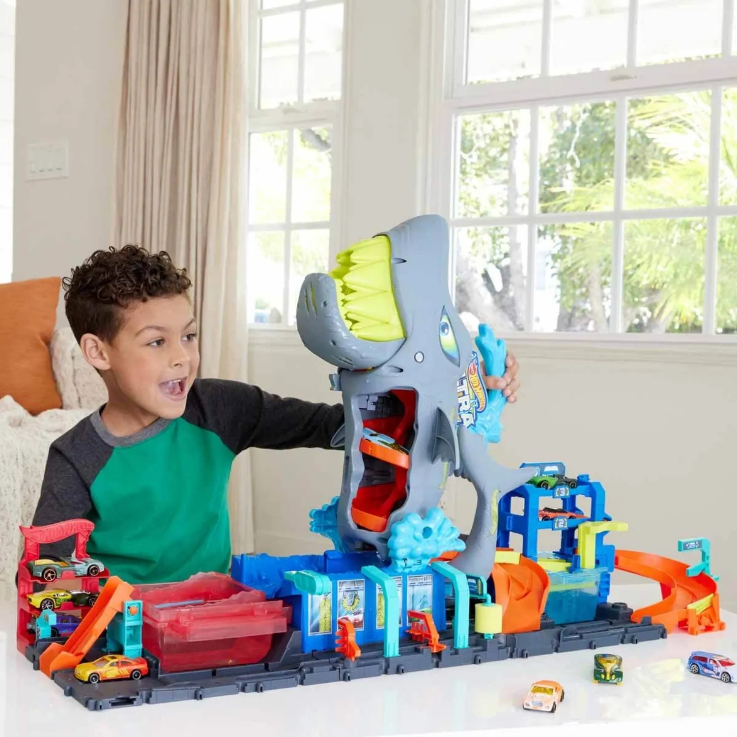 Hot Wheels Muhteşem Köpek Balığı Araba Yıkama Oyun Seti