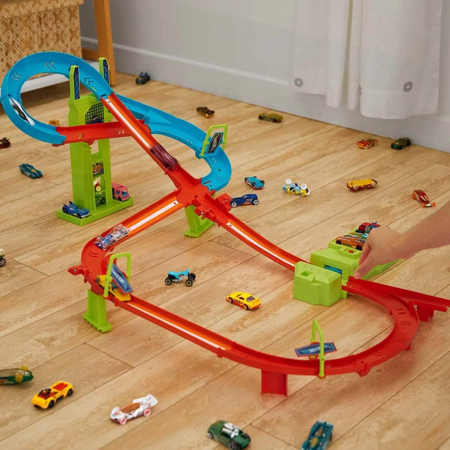 Hot Wheels Neon Yarışlar Çoklu Yarış Heyecanı Pist Seti