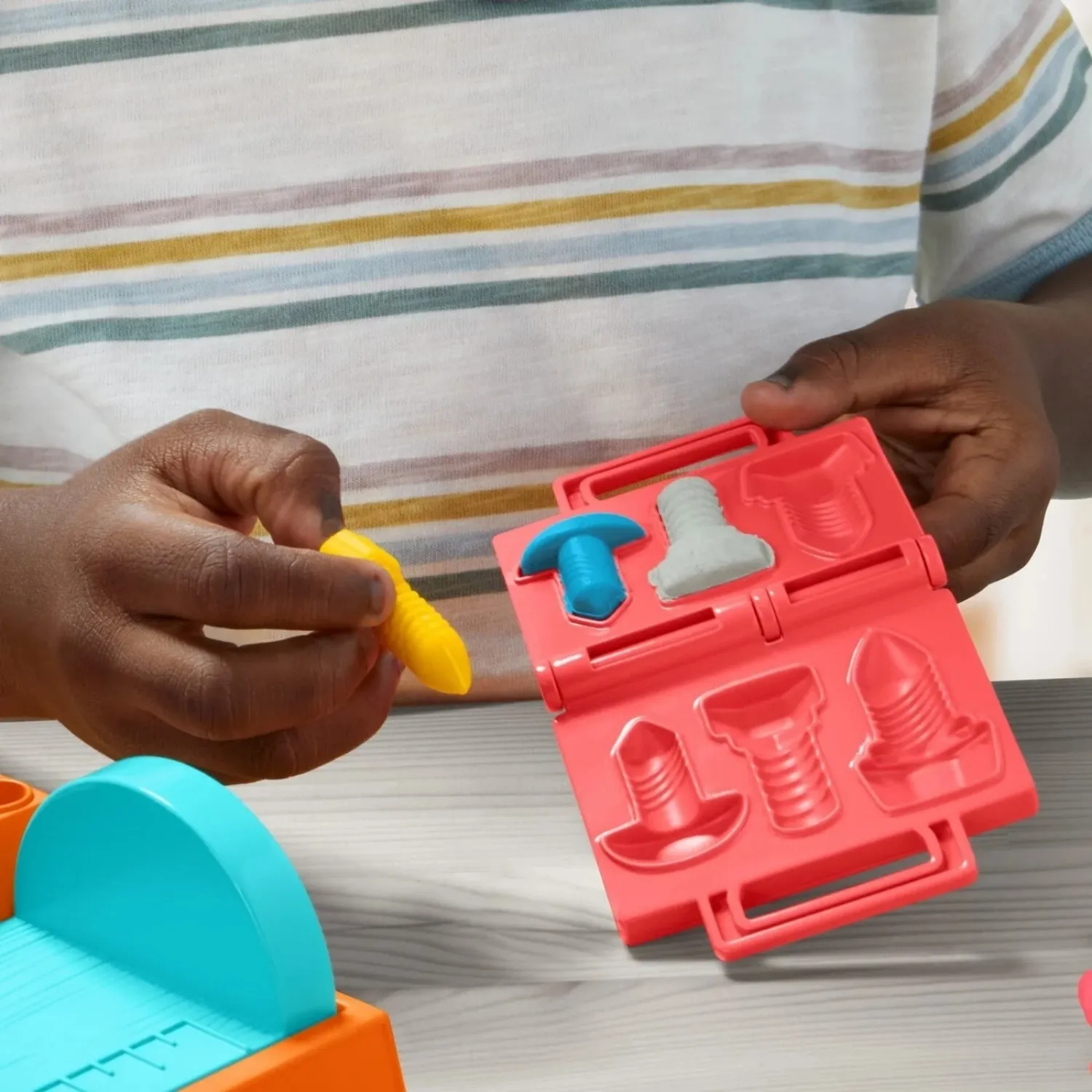 Play Doh Damga ve Testere Aleti Tezgahı 