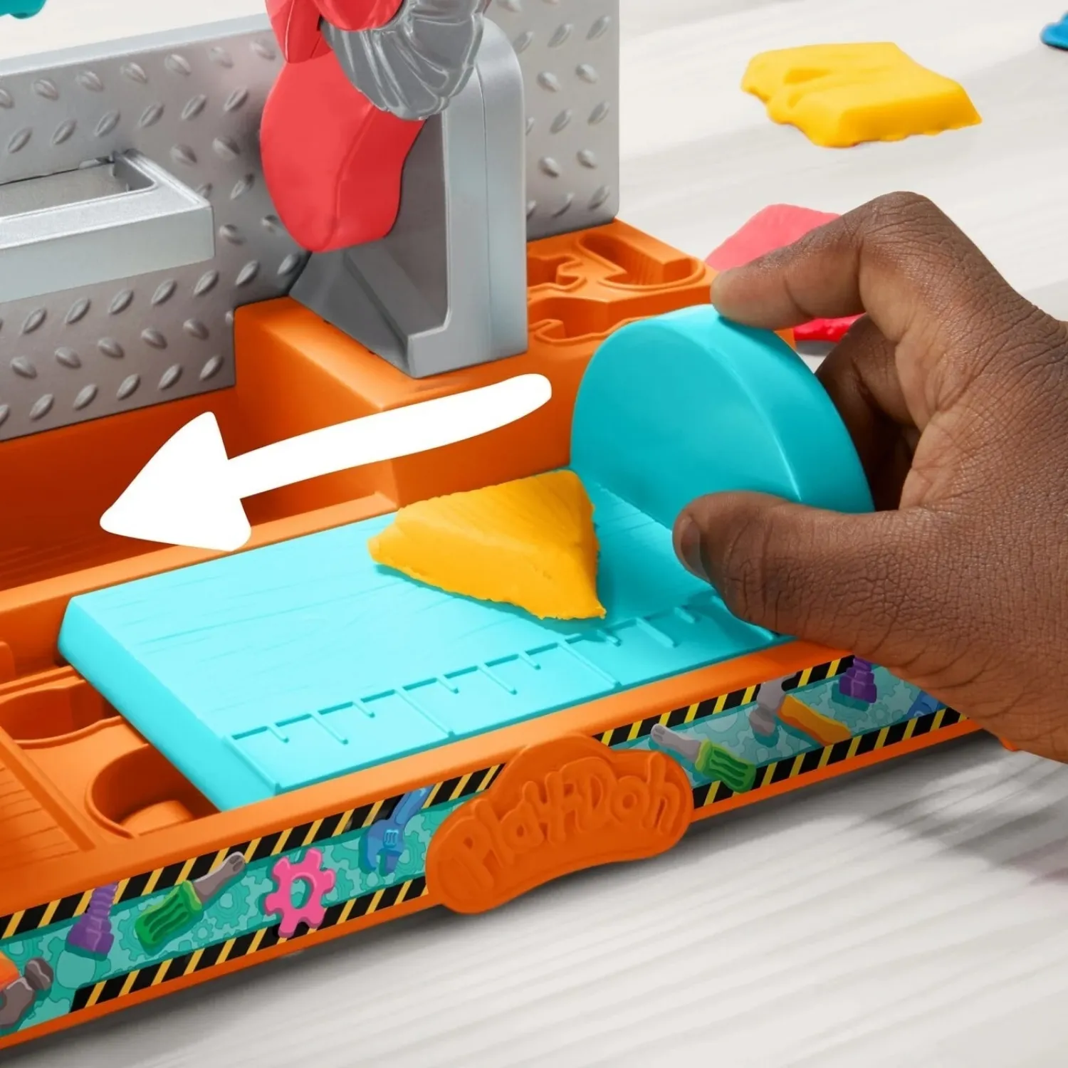 Play Doh Damga ve Testere Aleti Tezgahı 