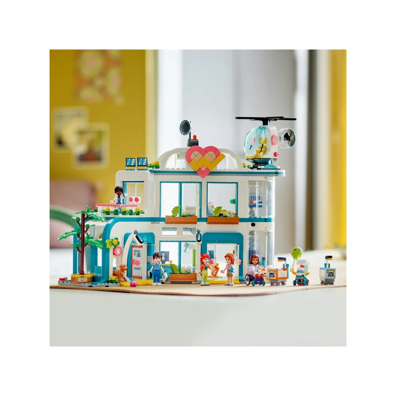 LEGO® Friends Heartlake City Hastanesi 42621