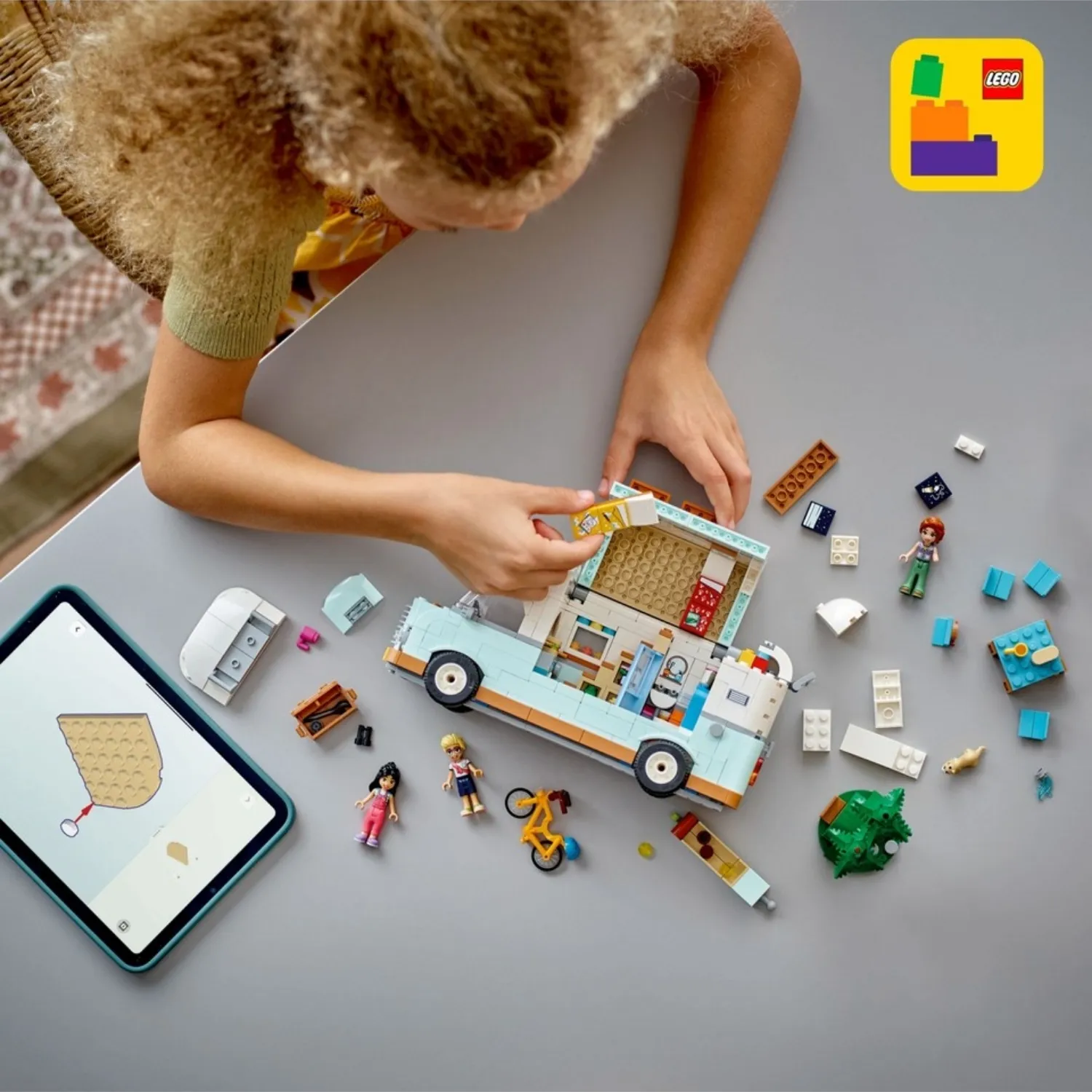 LEGO Friends Arkadaşlık Karavan Macerası 42663