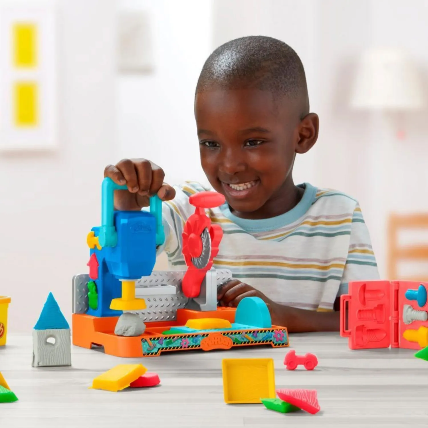 Play Doh Damga ve Testere Aleti Tezgahı 