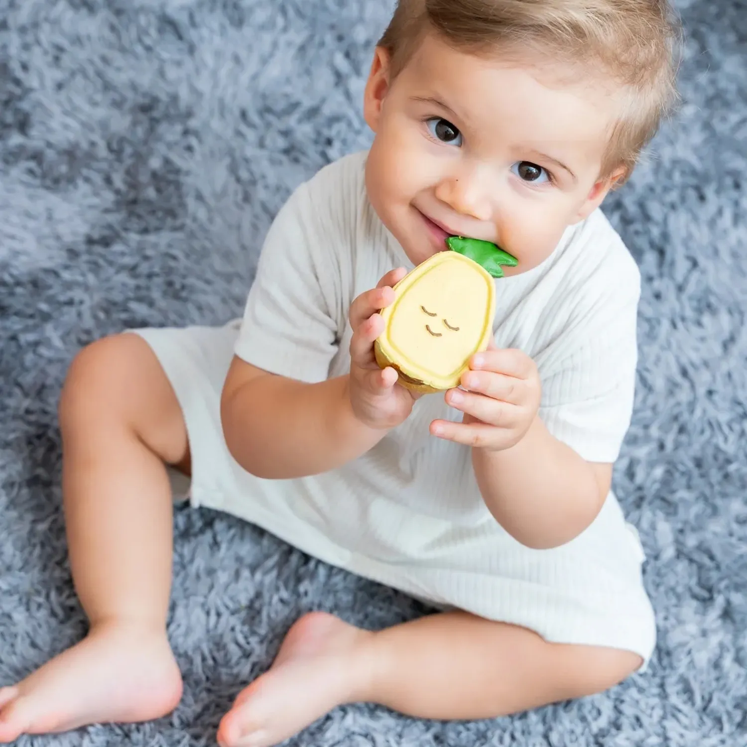 Hubble Doğal Bebek Diş Kaşıyıcı Ve Oyuncağı Ananas