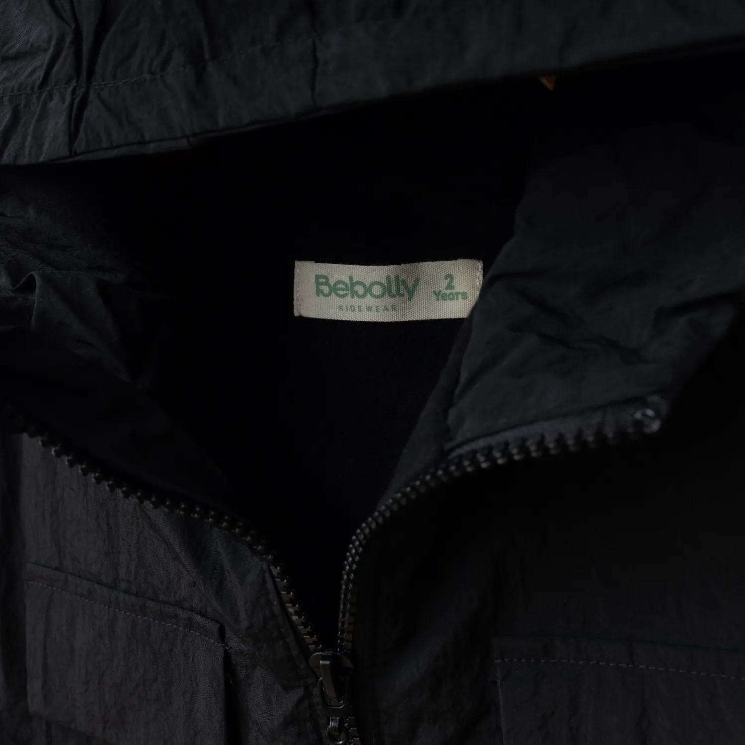 Bebolly Yağmurluk Cep Kapaklı Siyah